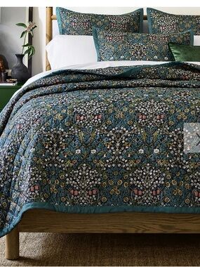 MORRIS & CO x WILLIAM SONOMA Floral Quilted Comforter Set in Teal Blue (KING)